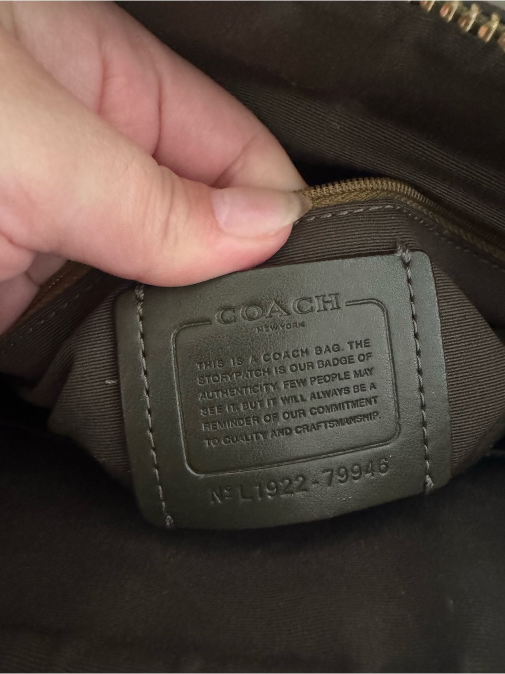 Coach Olive Crossbody Bag with Matching Wristlet - Picture 3 of 4